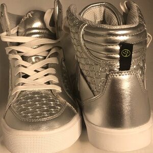 Stylish Silver Women's Sneakers
